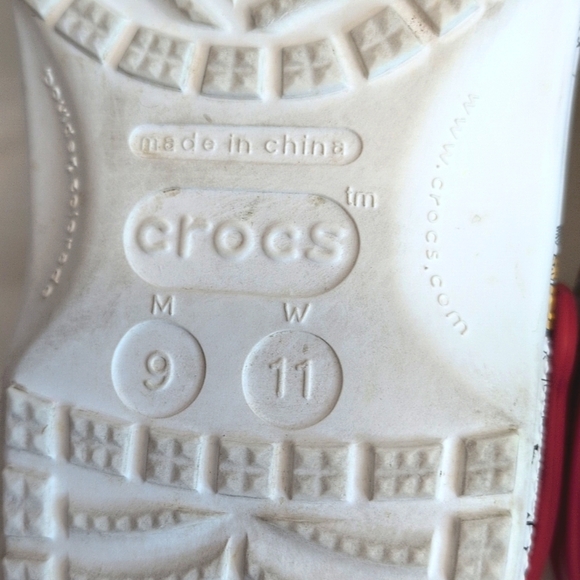 Crocs Classic Peanuts Clog Adult Size M9/W11 EUC - Picture 7 of 7
